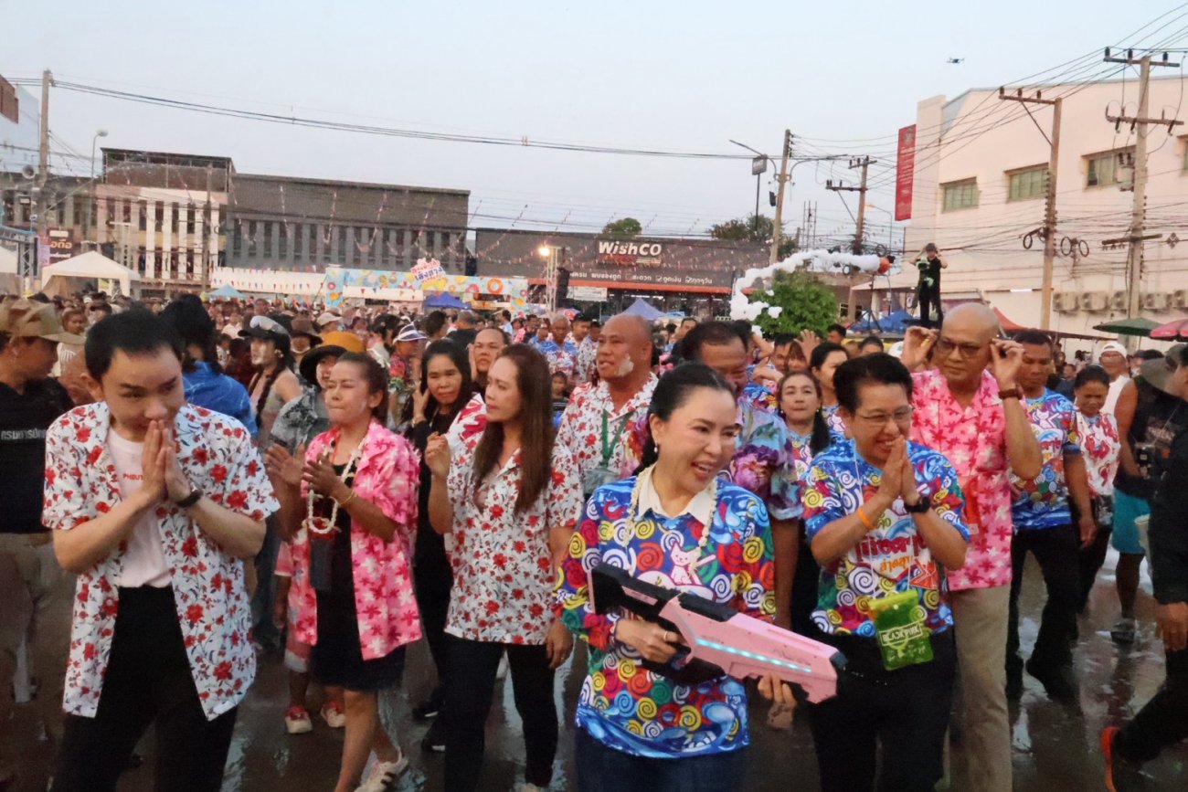 “สืบสานประเพณีไทยรื่นเริงใจ  เสิงสางสงกรานต์สาดสุข”