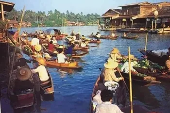 บรรยากาศวิถีชีวิตริมน้ำ